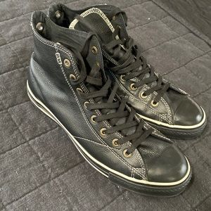 All star High top leather Converse! Sz 10.5 EUC